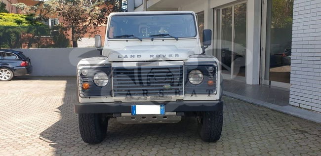 Land Rover Defender 2009