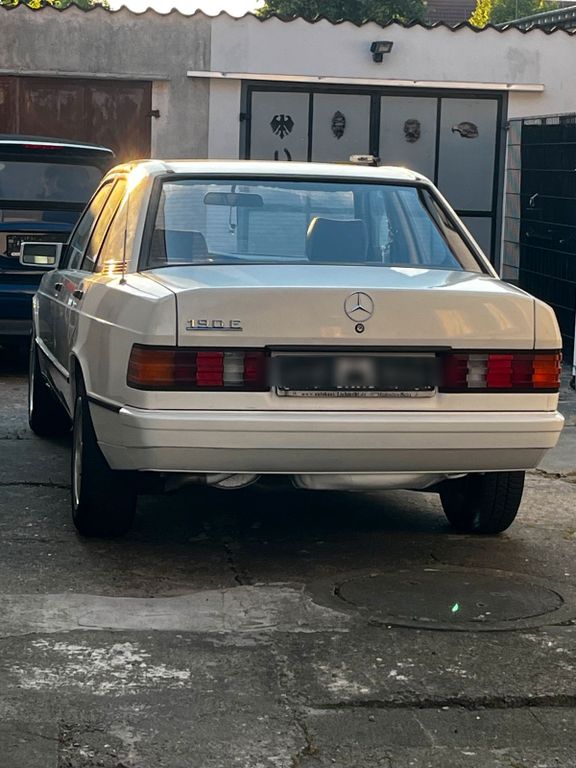 Mercedes-Benz 190 1982