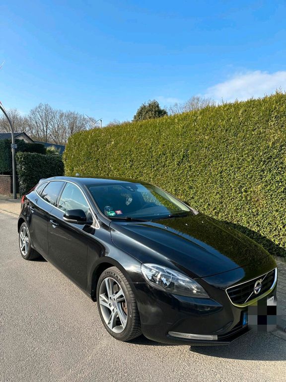 Volvo V40 2024