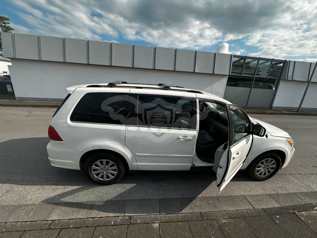 Volkswagen Routan 2010