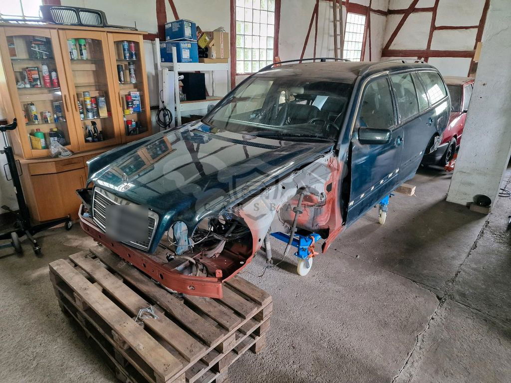 Mercedes-Benz 290 1996
