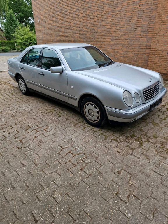 Mercedes-Benz 290 1996