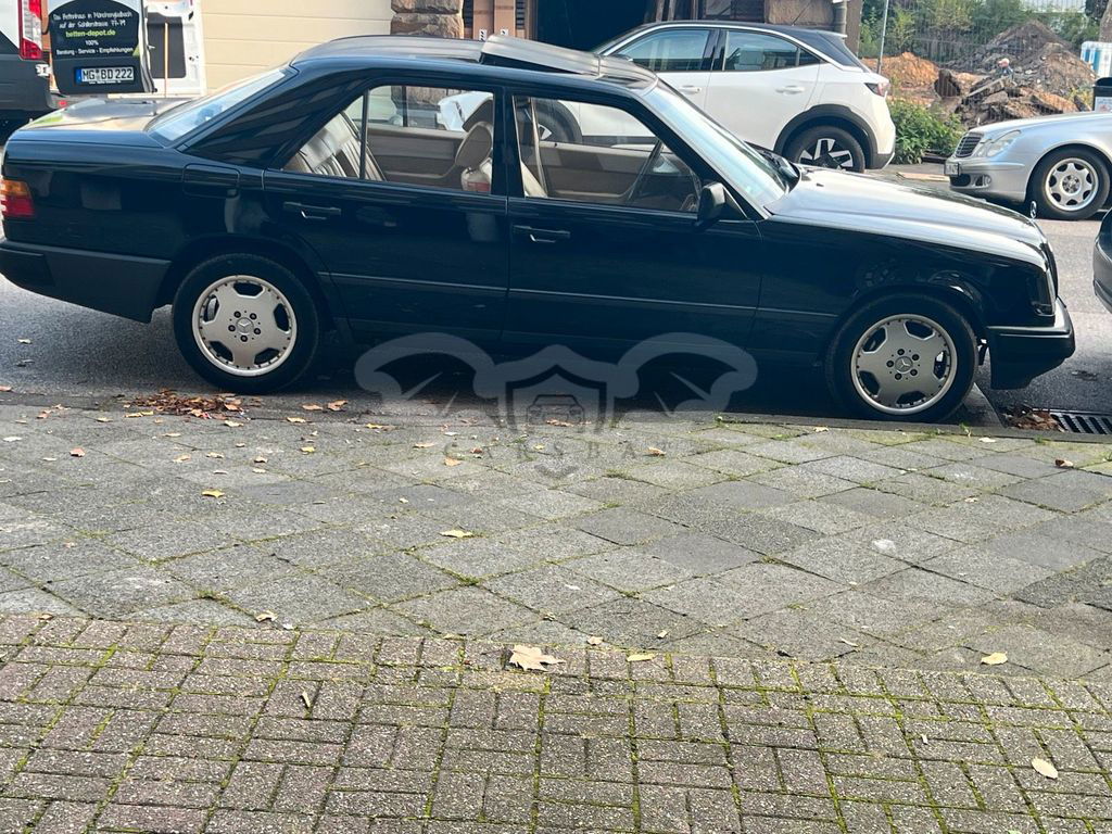Mercedes-Benz 260 1987