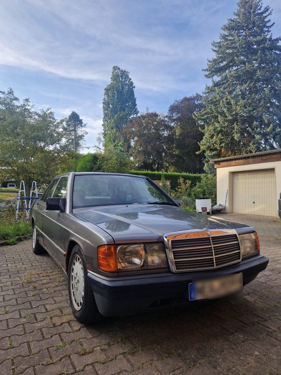 Mercedes-Benz 190 1982