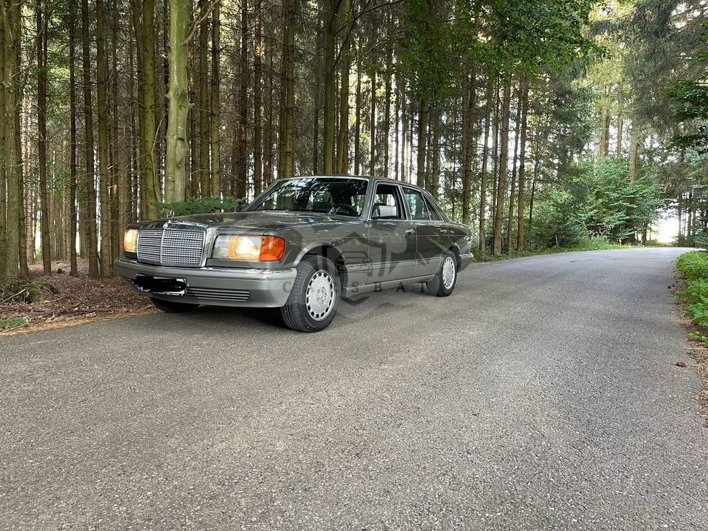 Mercedes-Benz 260 1987