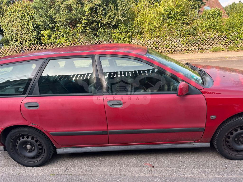 Volvo V40 2024