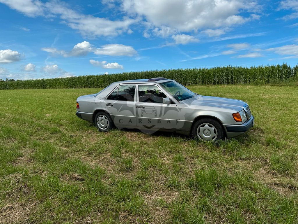 Mercedes-Benz 260 1990