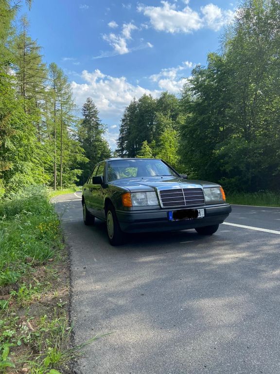 Mercedes-Benz 260 1988