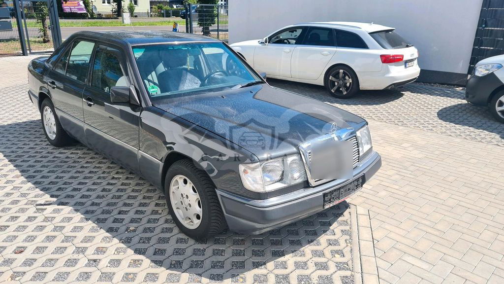 Mercedes-Benz 260 1992