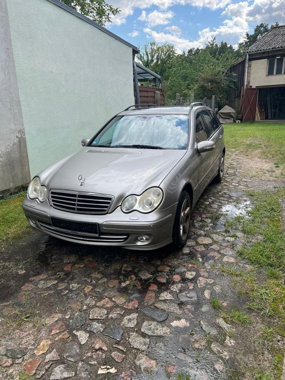 Mercedes-Benz 270 2005