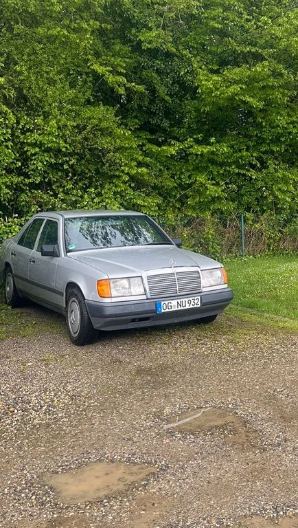 Mercedes-Benz 260 1989