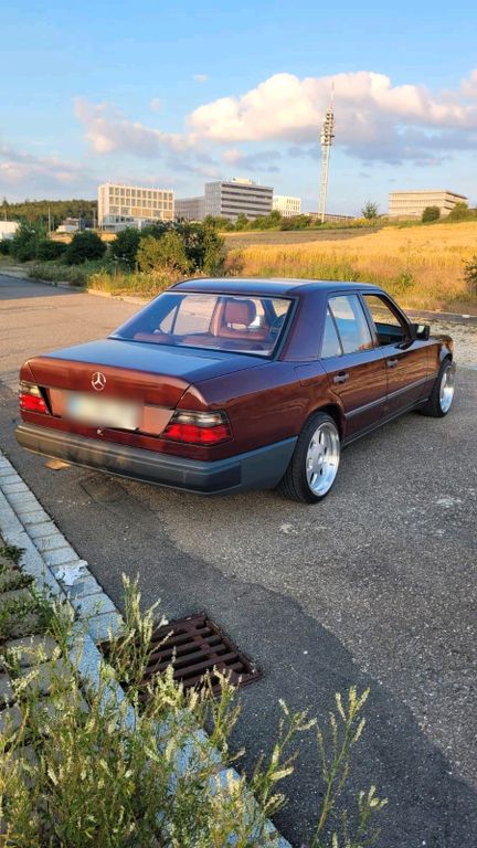 Mercedes-Benz 260 1986