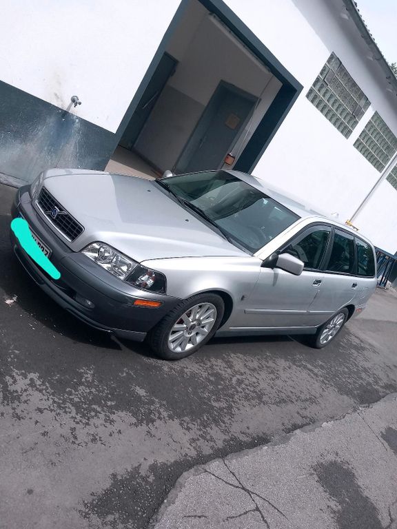 Volvo V40 2004