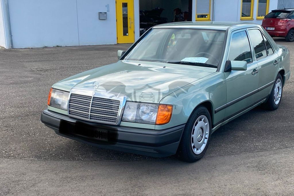 Mercedes-Benz 260 1987